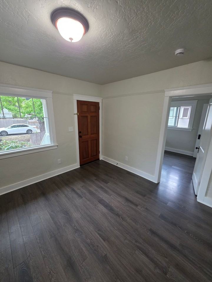 340 N Grove Ct - Photo 4 of 27