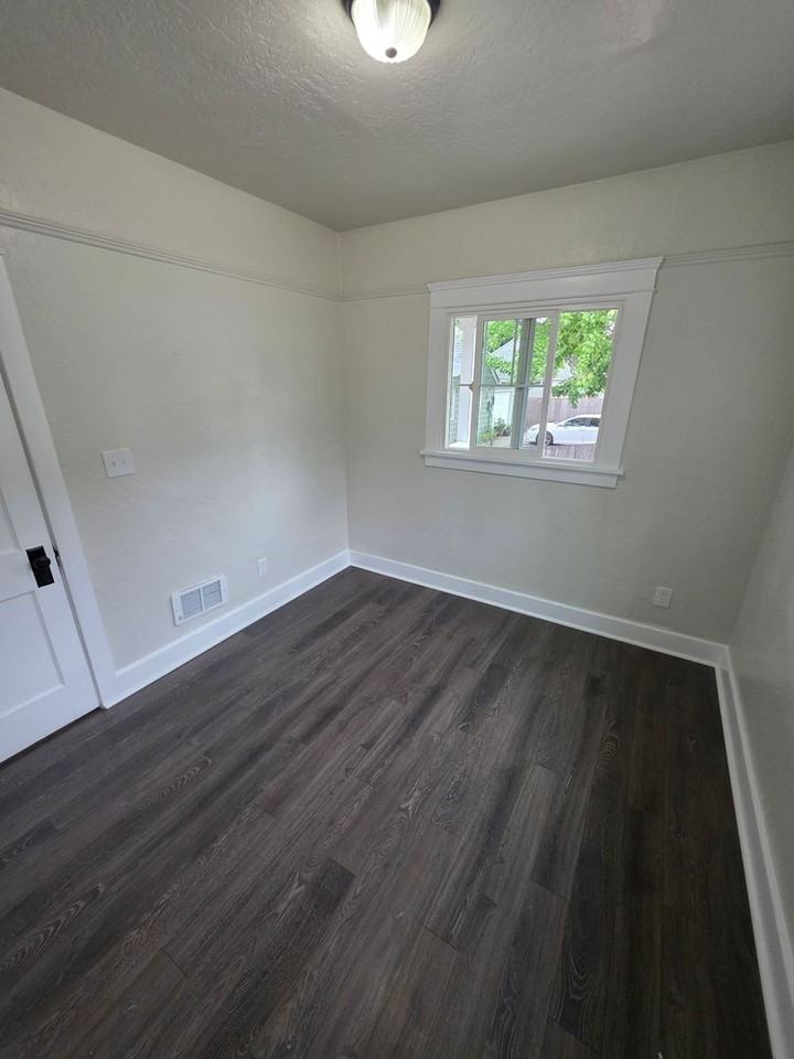 340 N Grove Ct - Photo 6 of 27