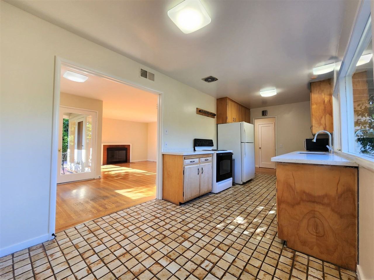 329 Colorado Ave - Photo 7 of 24