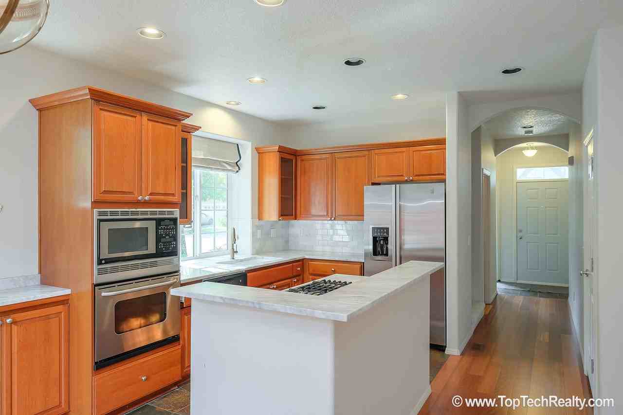 504 Ne Caden Ave - Photo 3 of 27