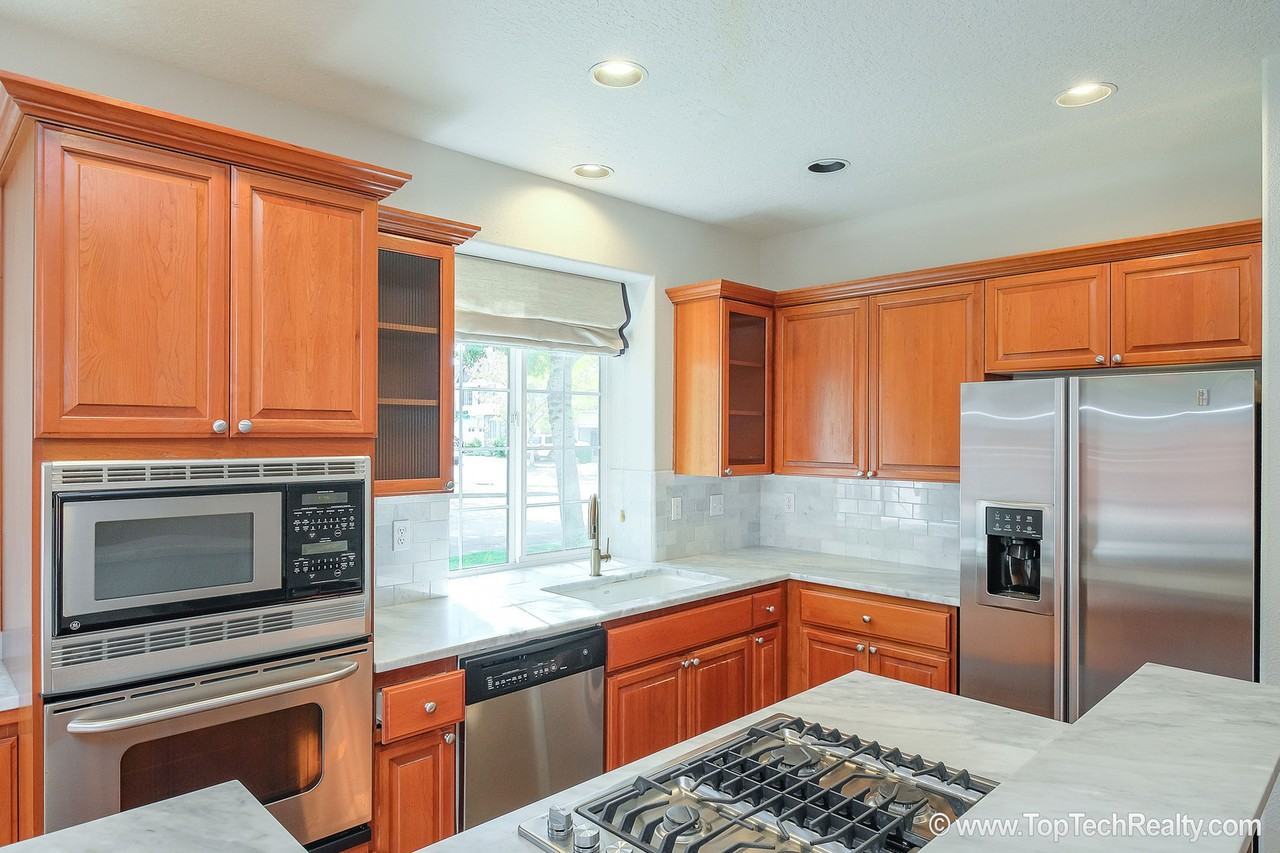 504 Ne Caden Ave - Photo 4 of 27