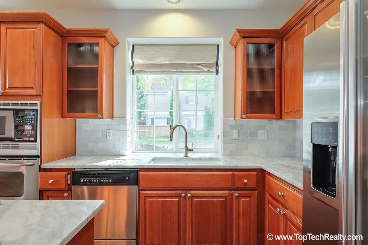 504 Ne Caden Ave - Photo 5 of 27