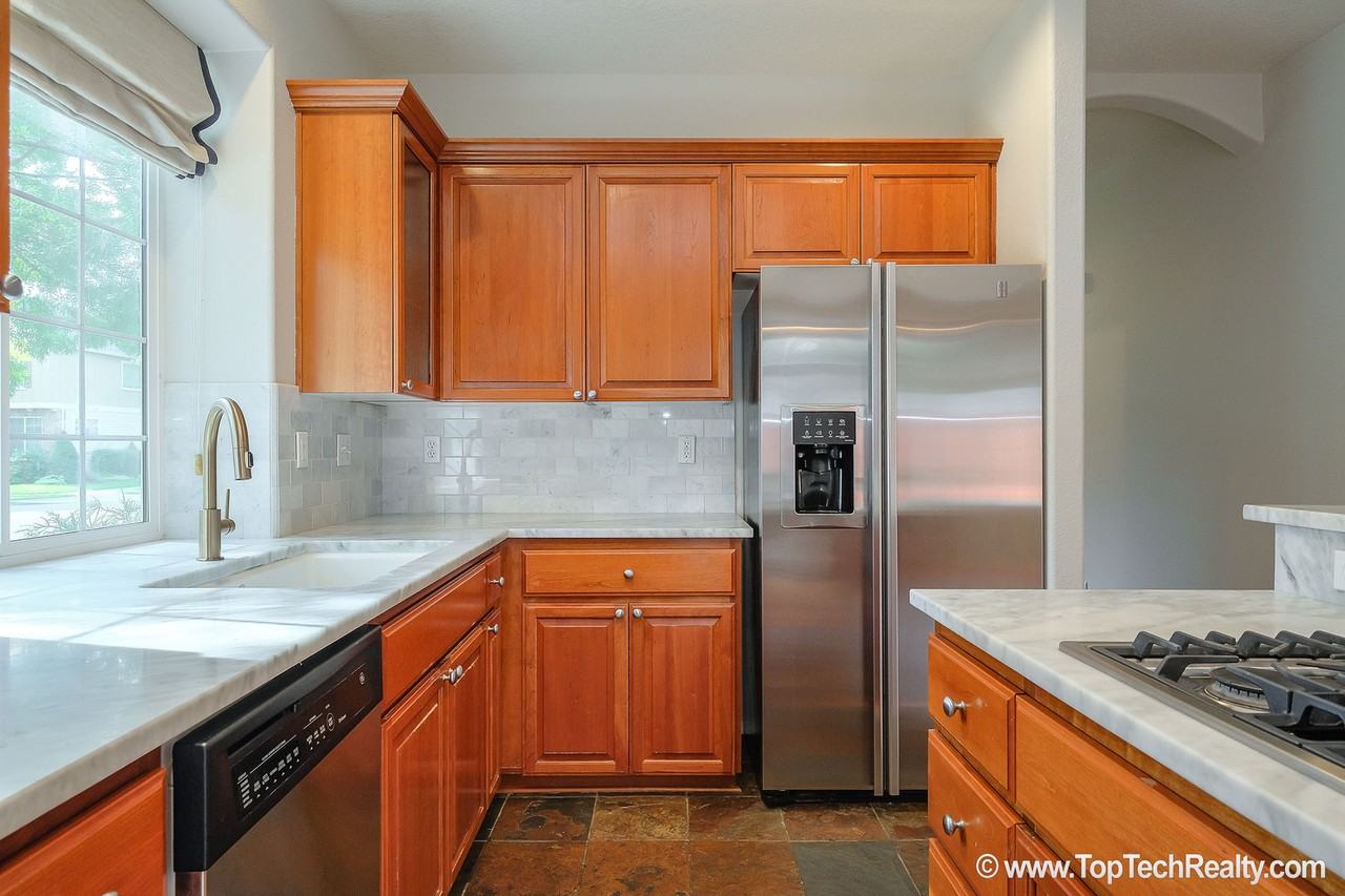 504 Ne Caden Ave - Photo 6 of 27