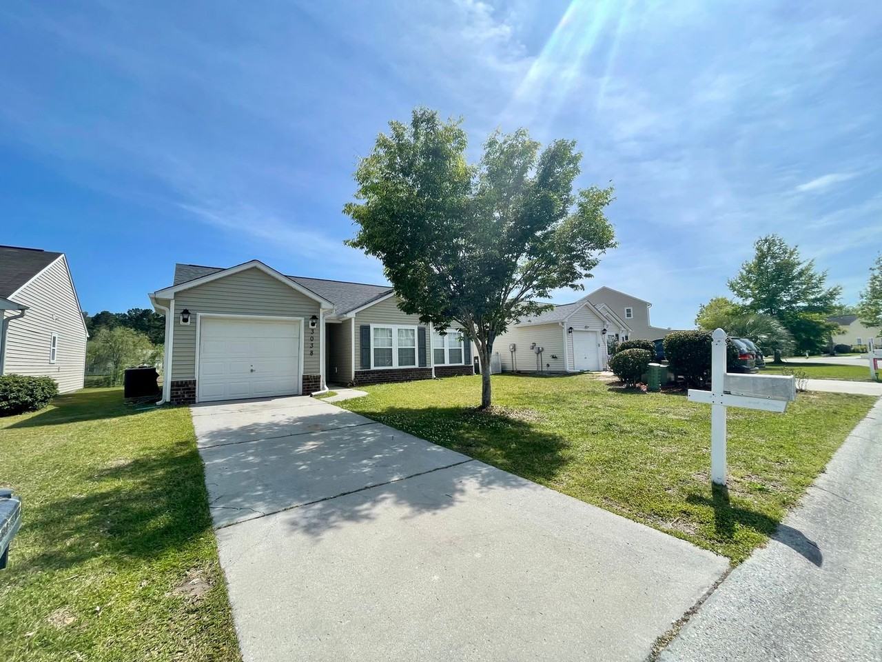 3038 Regency Oaks Dr - Photo 3 of 21