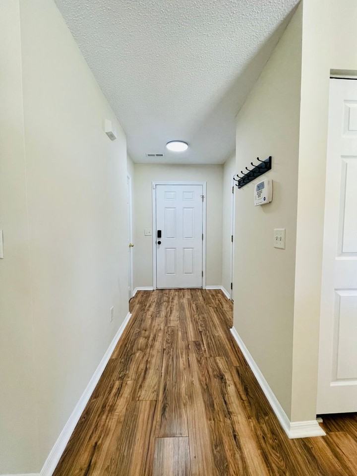 3038 Regency Oaks Dr - Photo 4 of 21