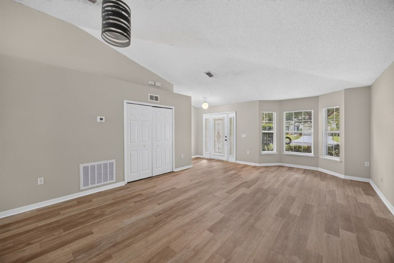 1845 Saga Ct - Photo 7 of 35