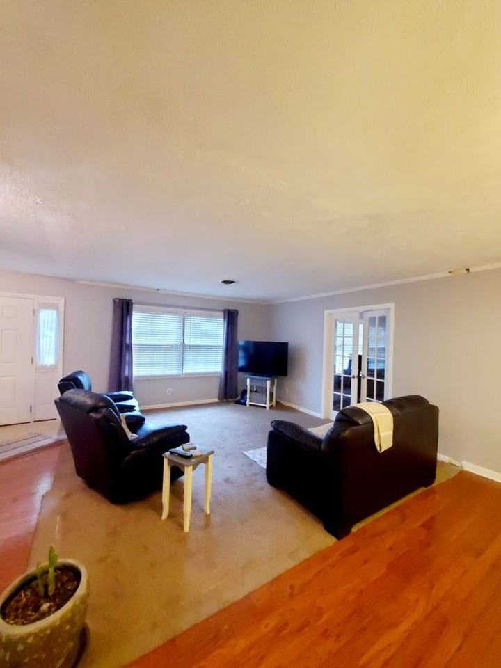 611 8th Ave N - Photo 6 of 23