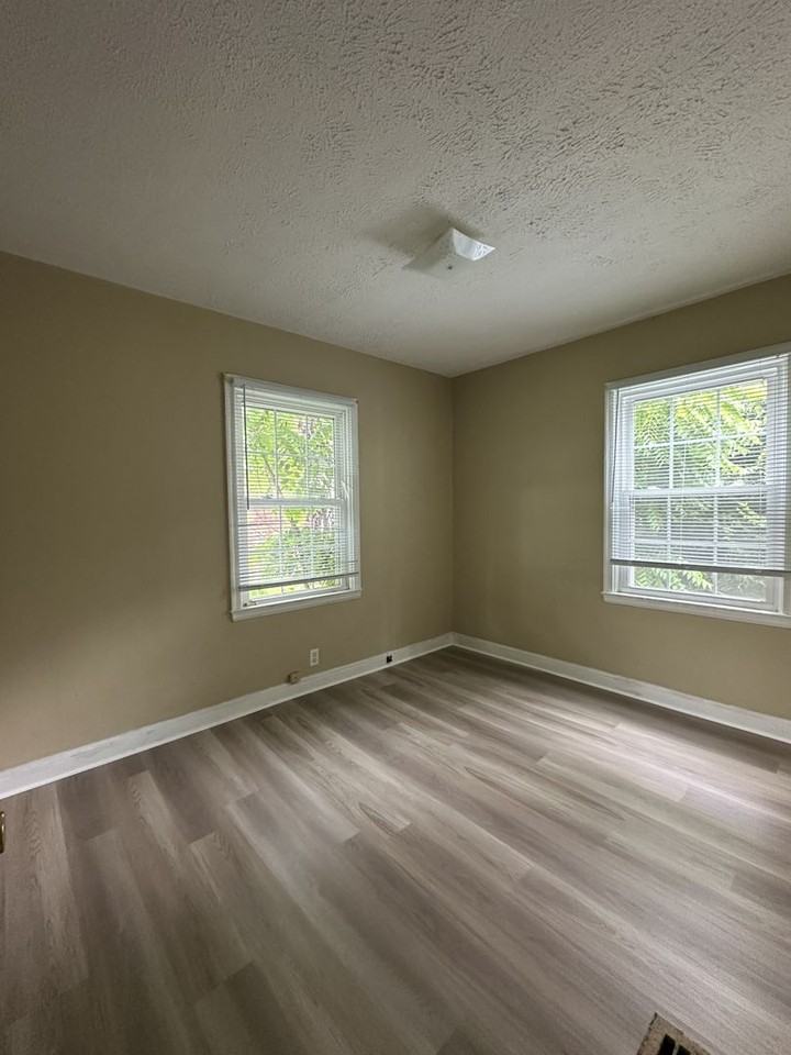 1712 W Bethel Ave - Photo 5 of 9