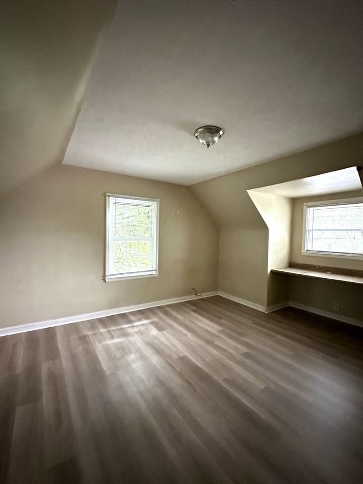 1712 W Bethel Ave - Photo 7 of 9