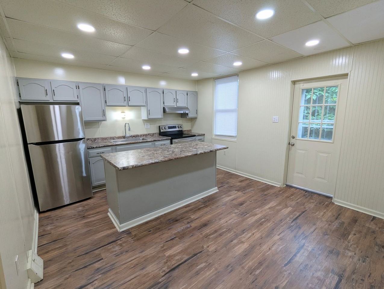 320 Aidyl Ave - Photo 5 of 18