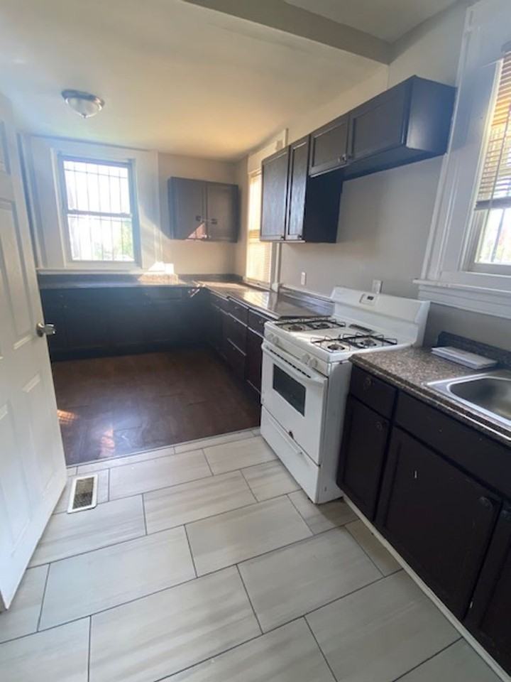 3905 W Forest Park Ave - Photo 3 of 15