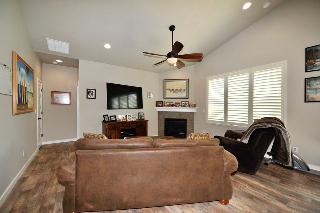 6312 N Descartes Dr - Photo 4 of 26