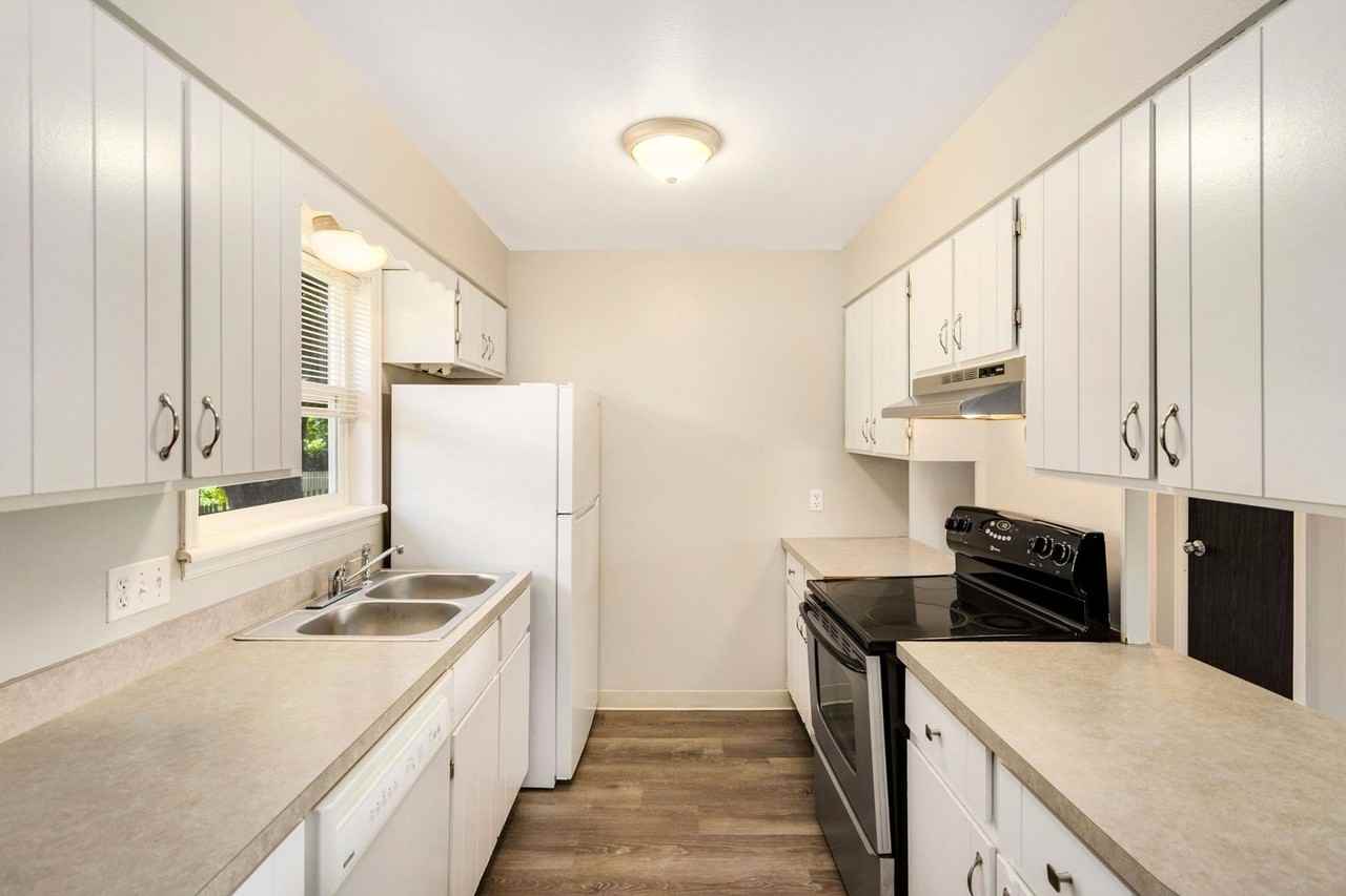 1848 Marlborough Ct - Photo 7 of 25