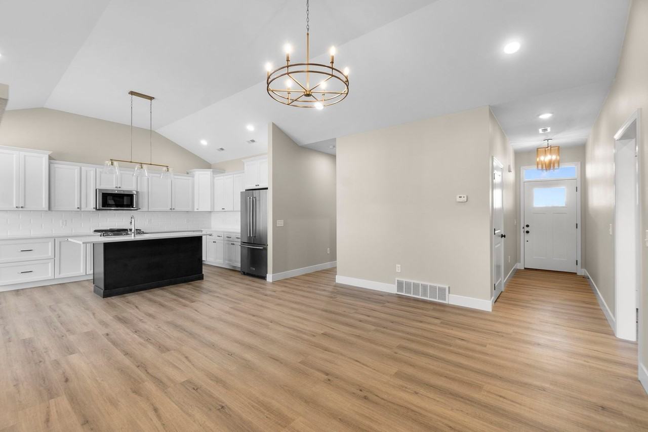 2272 Heywood Mdws - Photo 7 of 40