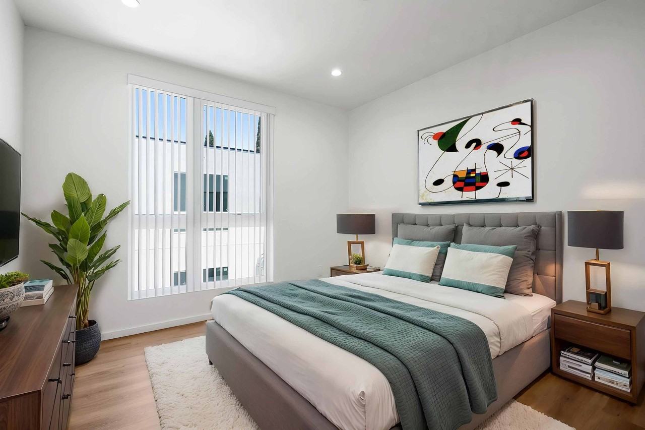 6656 Balboa Blvd Residences - Photo 5 of 13