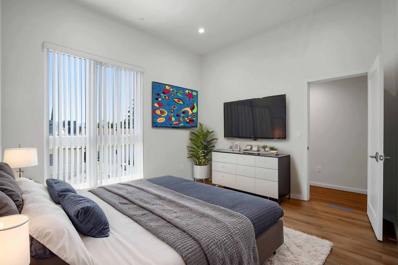 6656 Balboa Blvd Residences - Photo 6 of 13