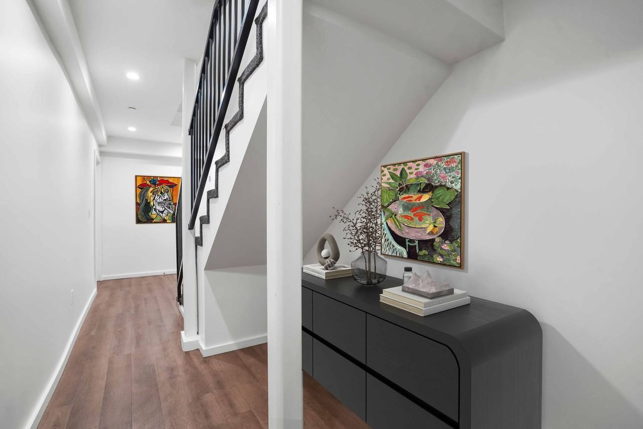 6656 Balboa Blvd Residences - Photo 7 of 13