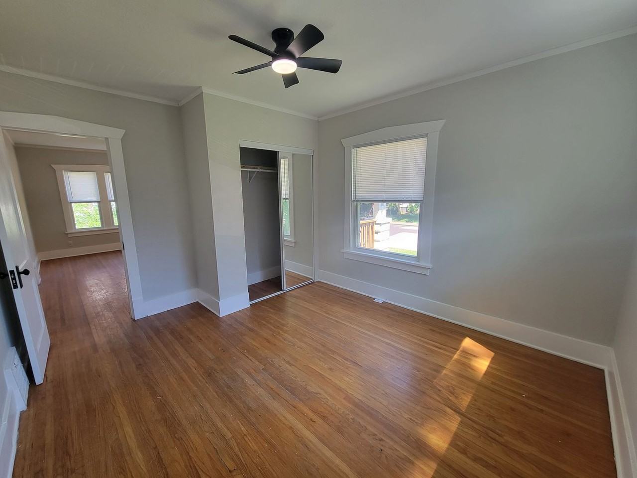 504 E Virginia Ave - Photo 4 of 10