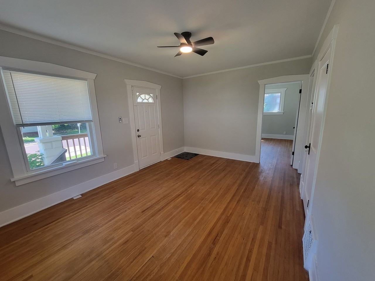 504 E Virginia Ave - Photo 5 of 10