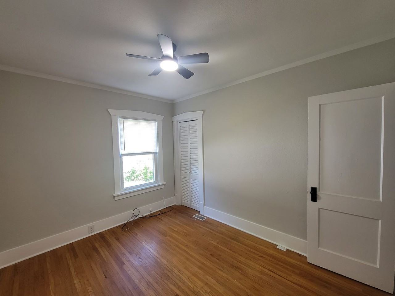 504 E Virginia Ave - Photo 7 of 10
