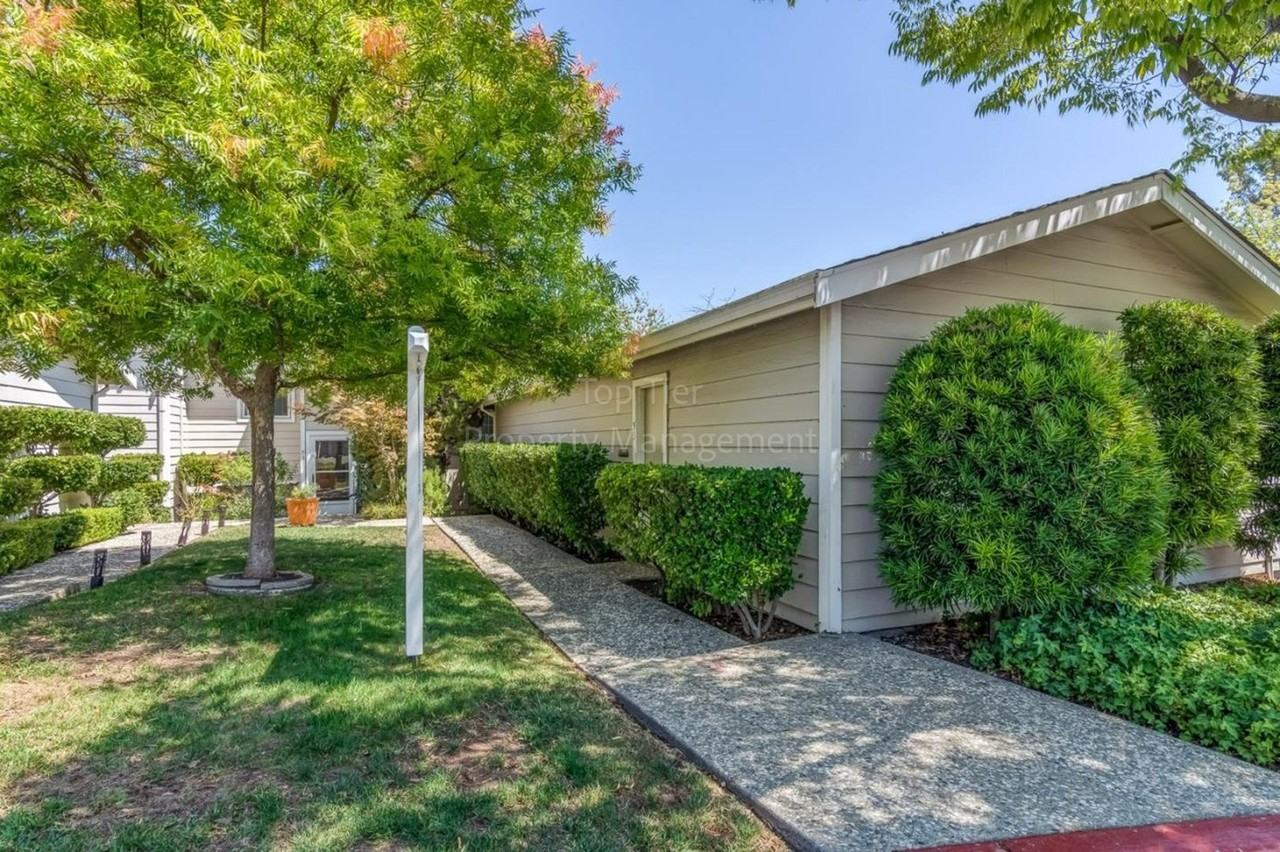53 Janin Pl - Photo 3 of 33