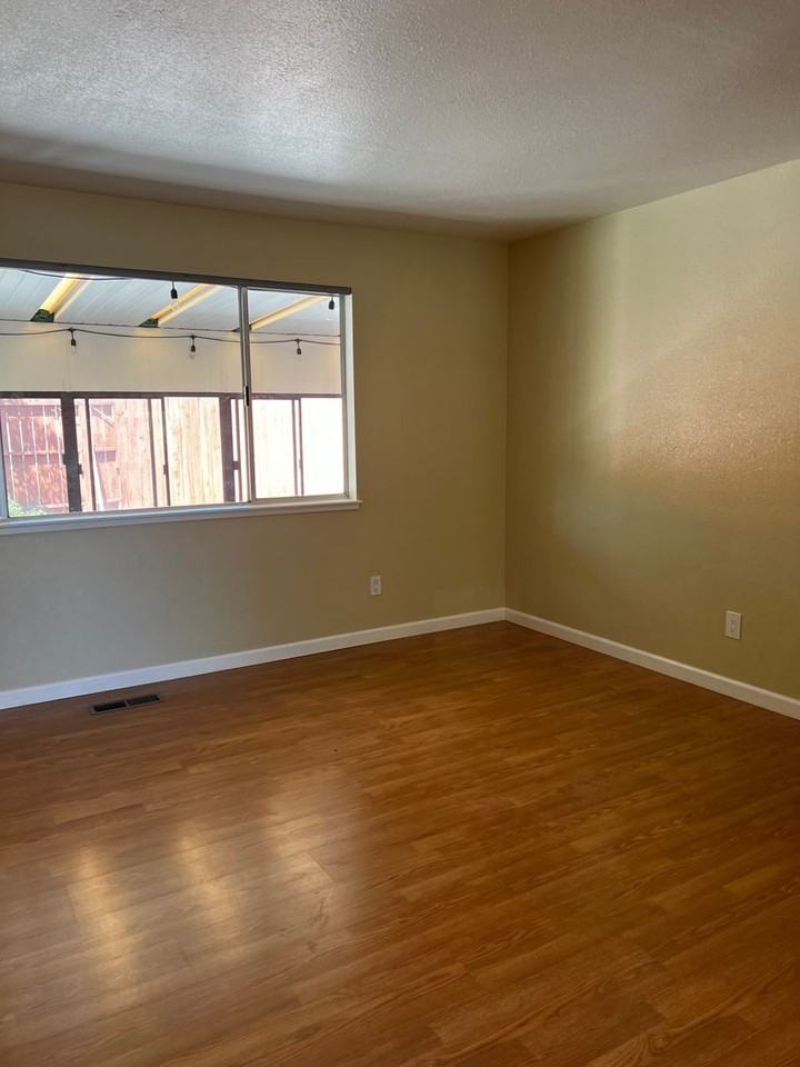 515 Nancy Cir - Photo 3 of 18