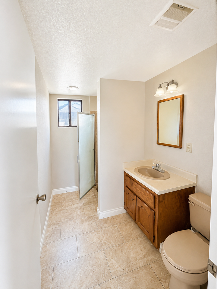 341 Angeles Blvd - Photo 4 of 4