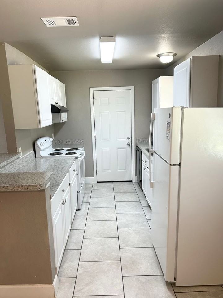 733 Sw Sunnybrook Dr - Photo 2 of 13
