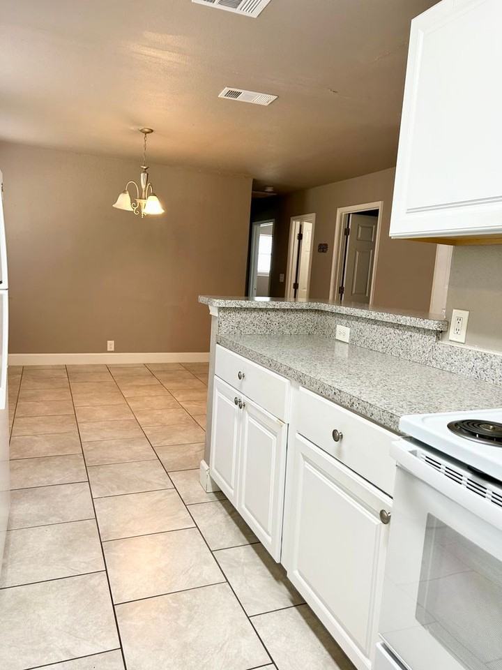 733 Sw Sunnybrook Dr - Photo 5 of 13