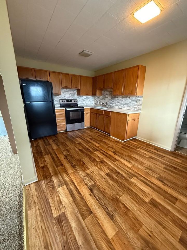1835 Oregon Ave - Photo 2 of 6