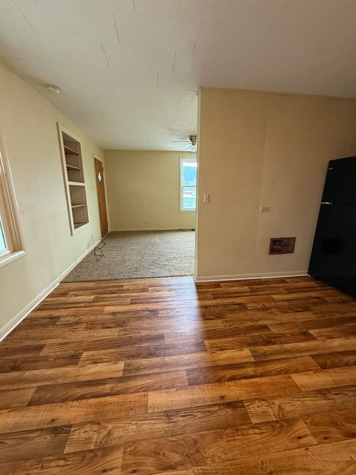 1835 Oregon Ave - Photo 3 of 6