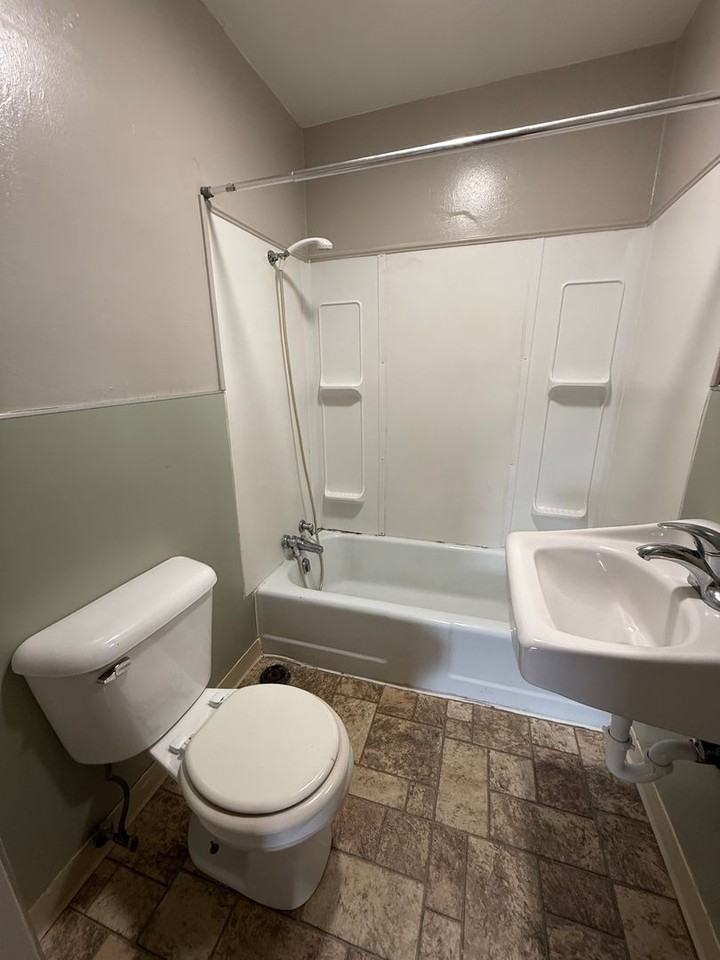 1835 Oregon Ave - Photo 6 of 6