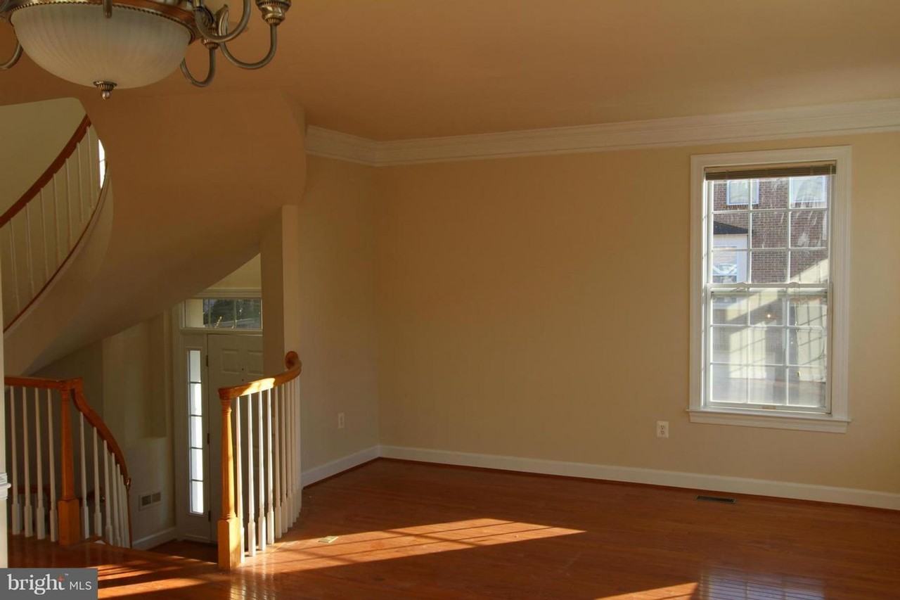 2977 Covington Square Way - Photo 5 of 14
