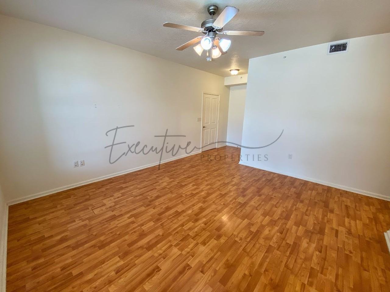 309 E Hale St - Photo 4 of 19