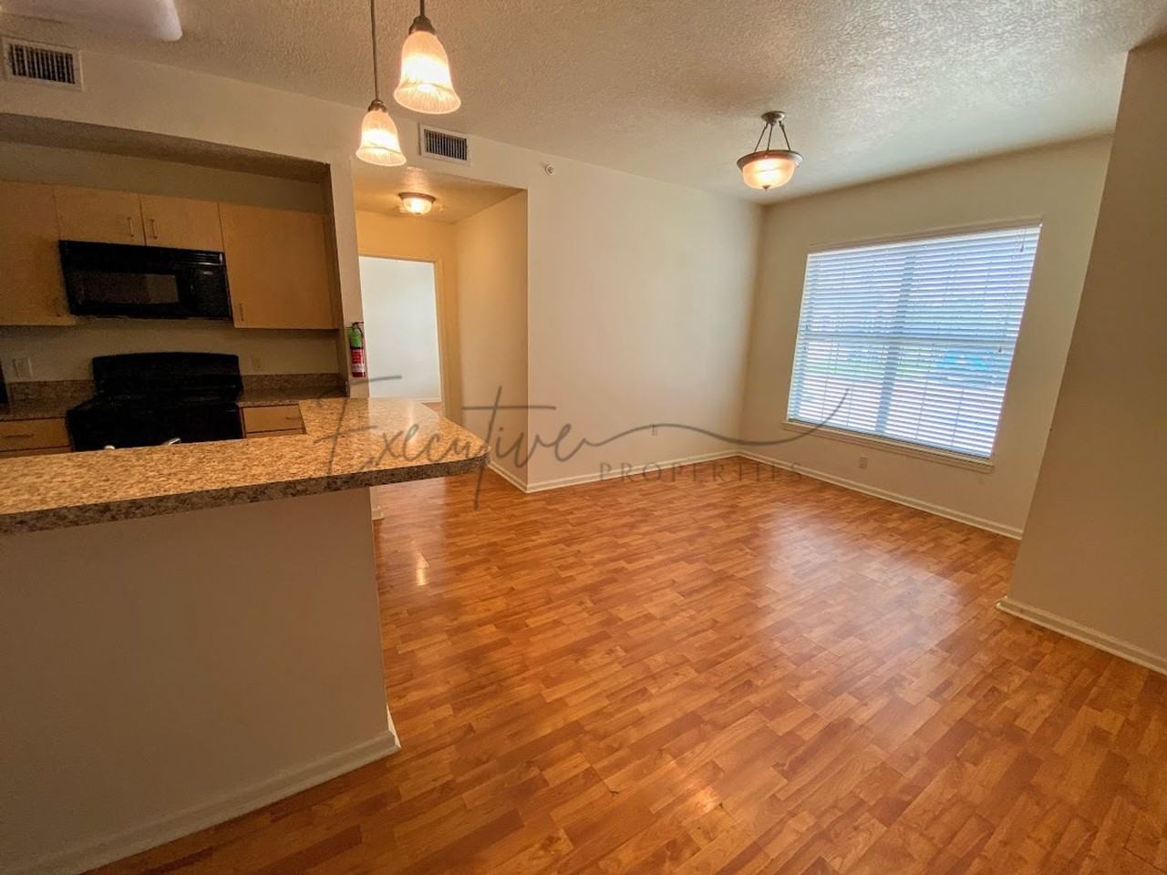 309 E Hale St - Photo 5 of 19