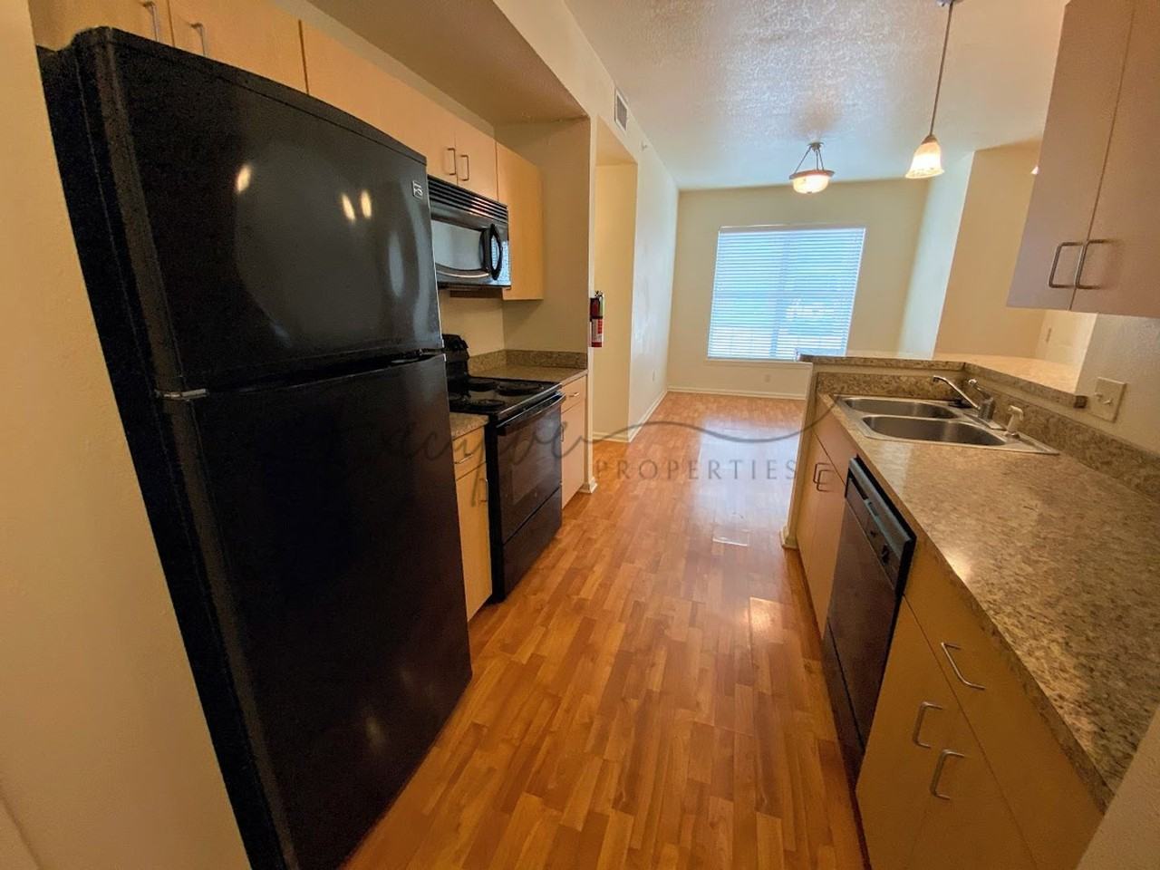 309 E Hale St - Photo 7 of 19