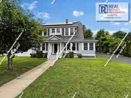 featured image of 11 E Dunstable Rd
