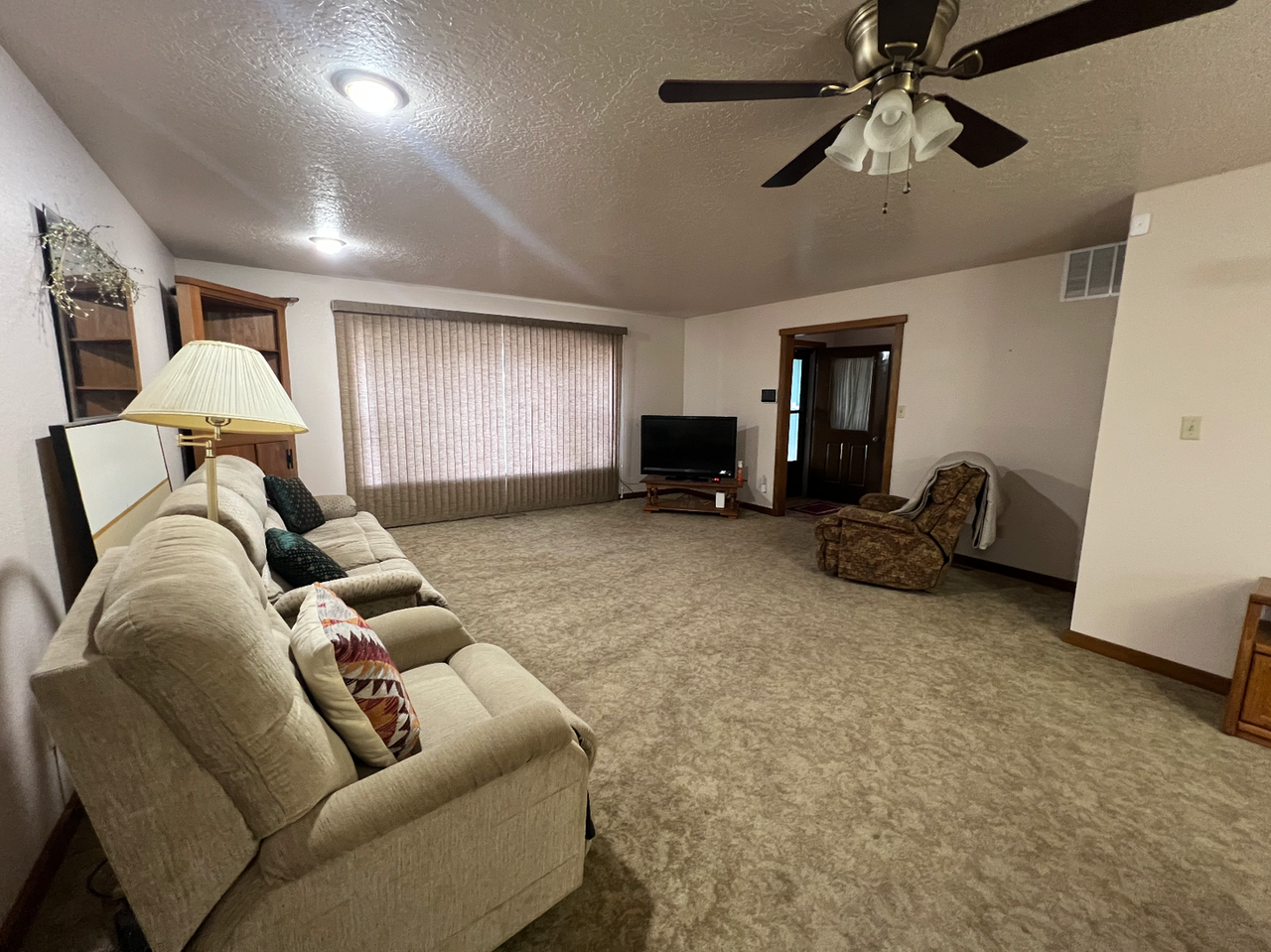909 W Firwood St - Photo 2 of 11