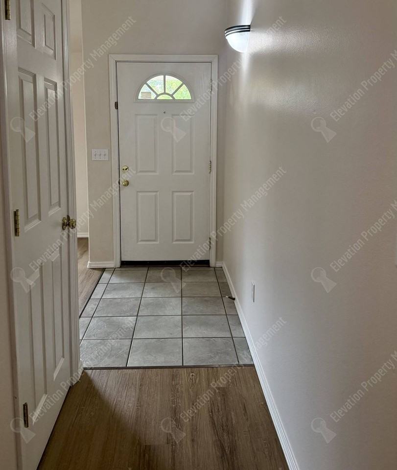 1299 Ne Glacier Ridge Rd - Photo 2 of 23