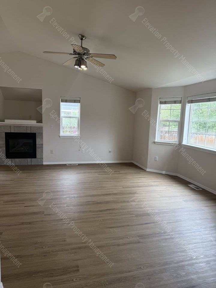 1299 Ne Glacier Ridge Rd - Photo 3 of 23