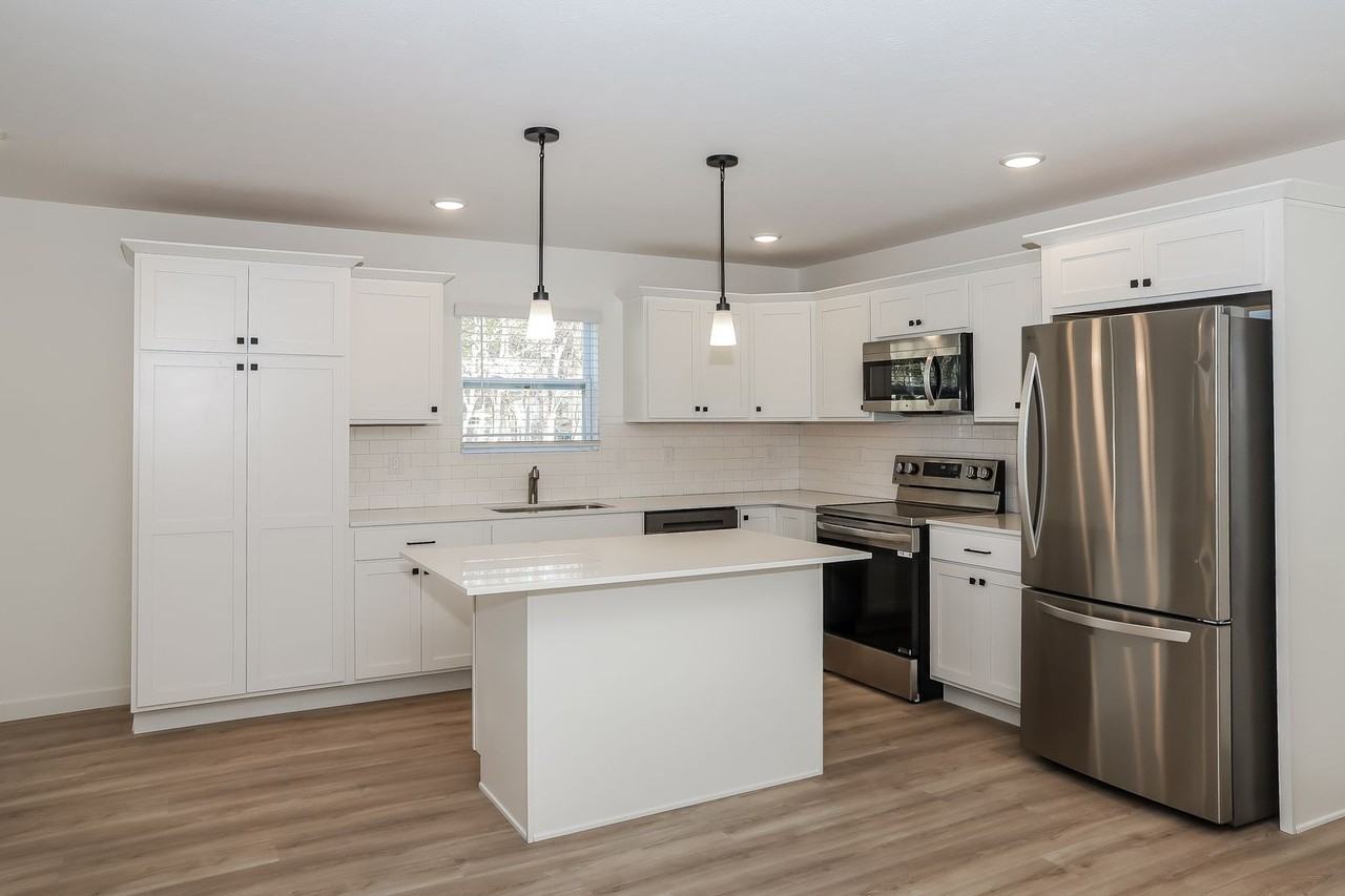 451 W Pleasant St - Photo 4 of 30