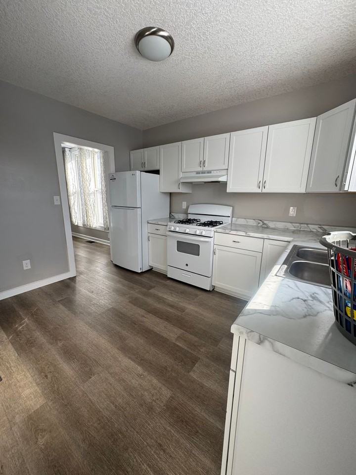 122 W Wiley Ave - Photo 2 of 8