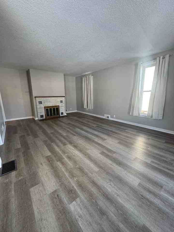 122 W Wiley Ave - Photo 3 of 8