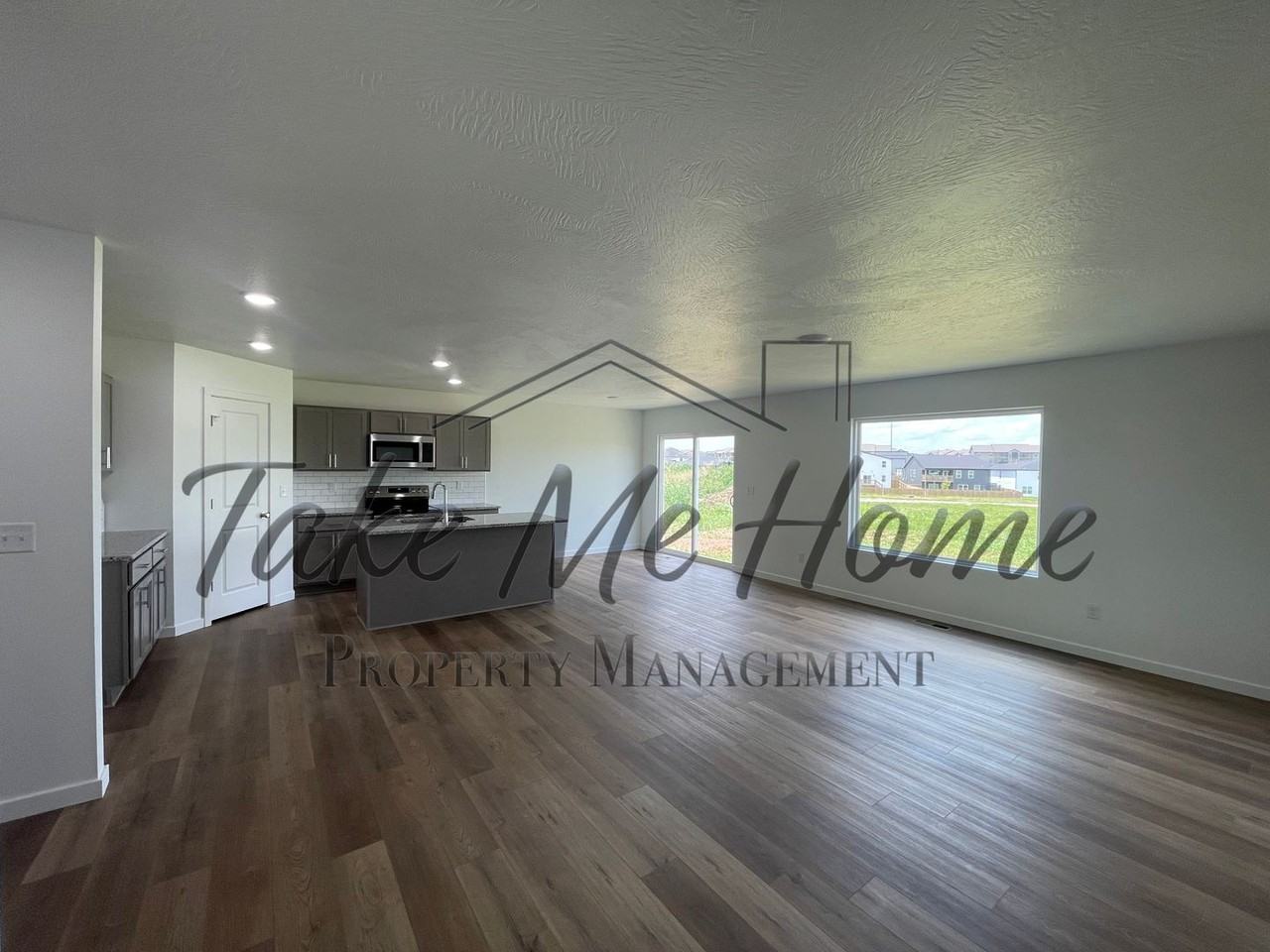 1737 Boxwood Dr - Photo 3 of 13