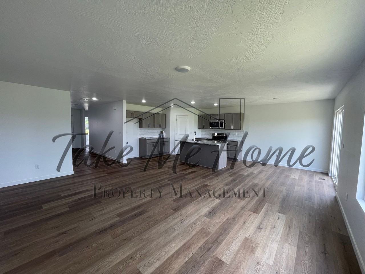 1737 Boxwood Dr - Photo 4 of 13