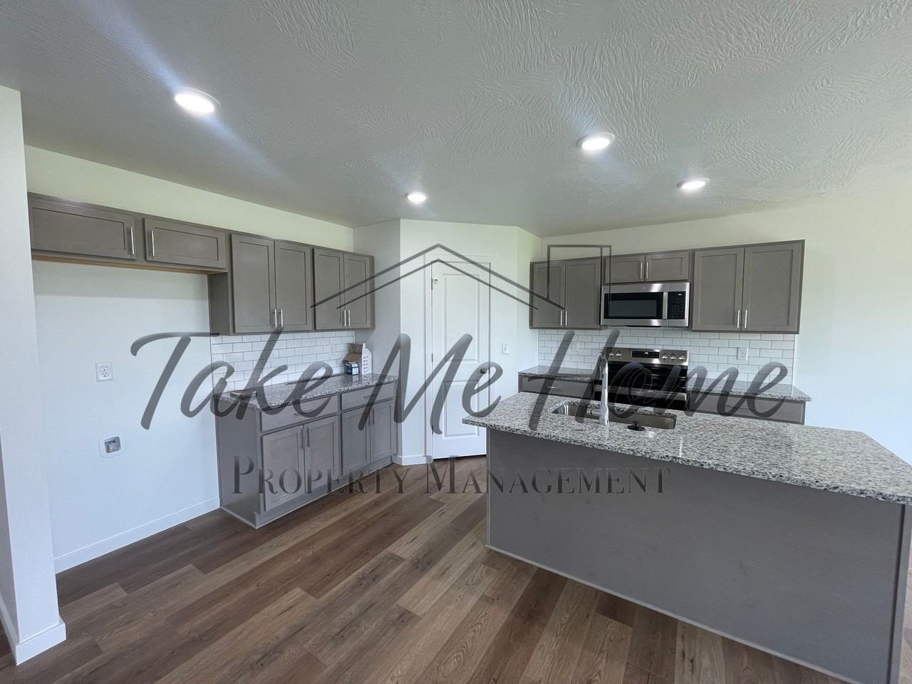 1737 Boxwood Dr - Photo 5 of 13