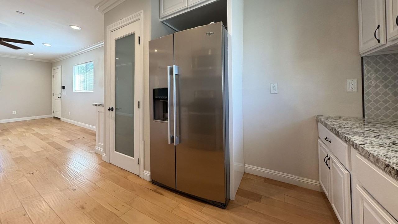 25461 Cole Street - Photo 7 of 30