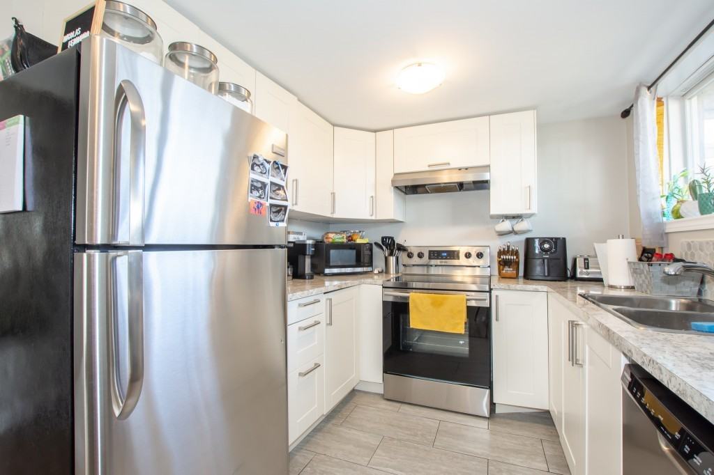 94 Meredith Drive - Photo 3 of 14