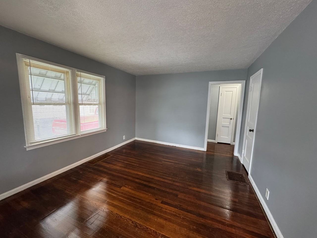 2342 E Legrande Ave - Photo 5 of 29