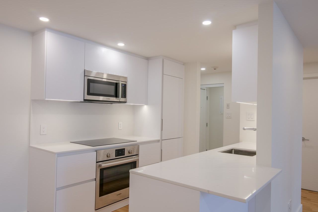 1565 Av Victoria — photo 1